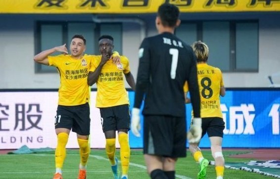 爱游戏官方入口-11轮不败！青岛西海岸成“平局大师”，郑智或与黄博文“抢功”？|青岛市|联赛|上海申花足球俱乐部|中超联赛|山东泰山_新浪体育_新浪新闻